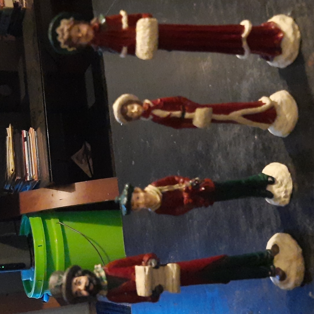 Family of carolers